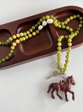 ins小众设计小马吊坠项链女复古串珠毛衣链时尚气质锁骨链多巴胺
