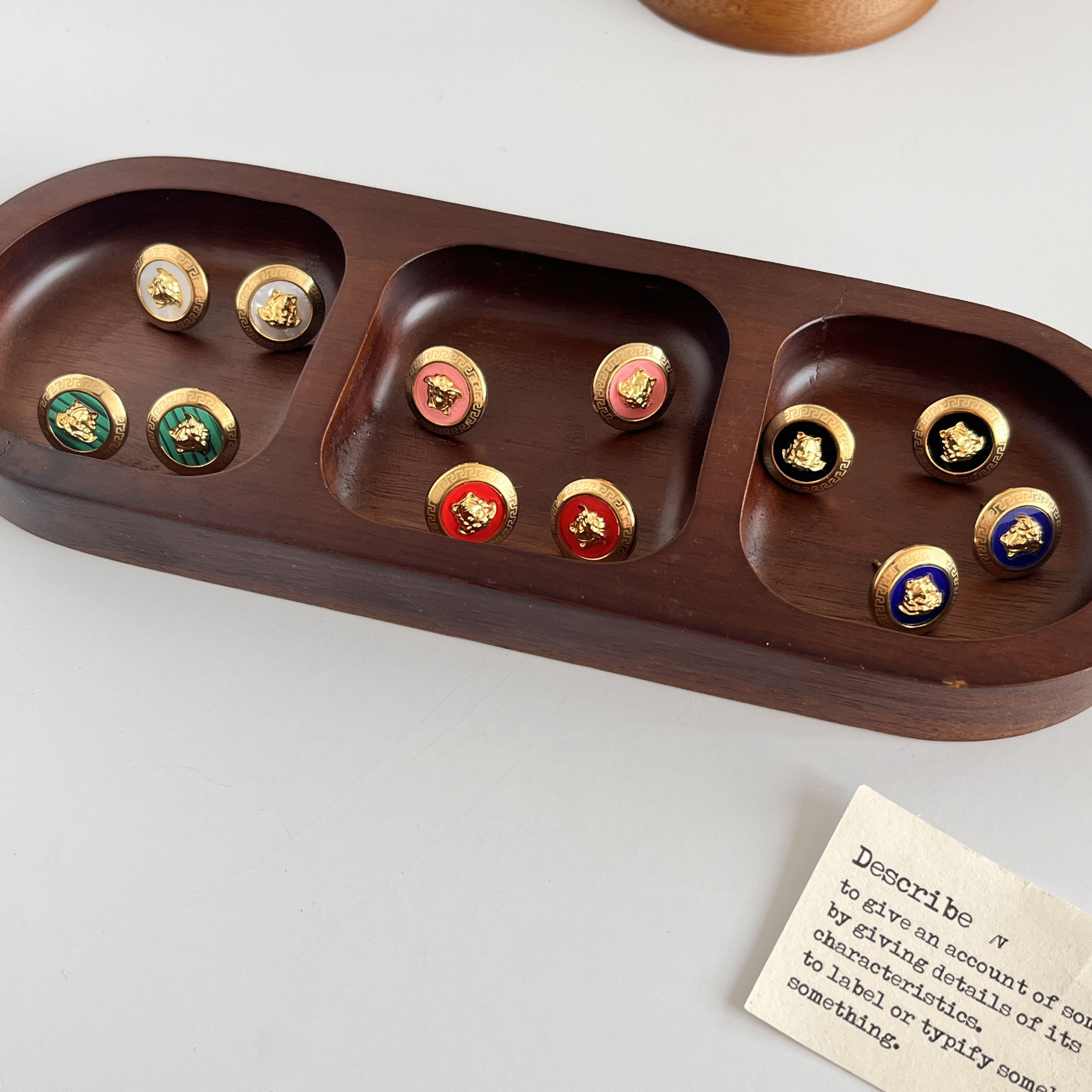 百搭男女~轻奢复古做旧希腊人头像黑金币圆形耳钉耳环小巧vintage