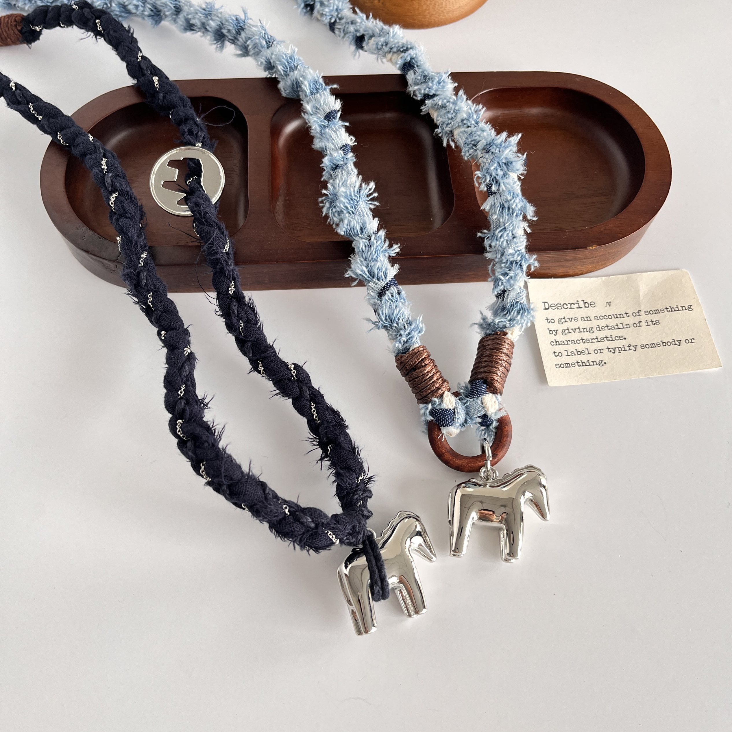 picni*木马雕塑小马画像硬币手工编织牛奶面料项链女小众设计颈链