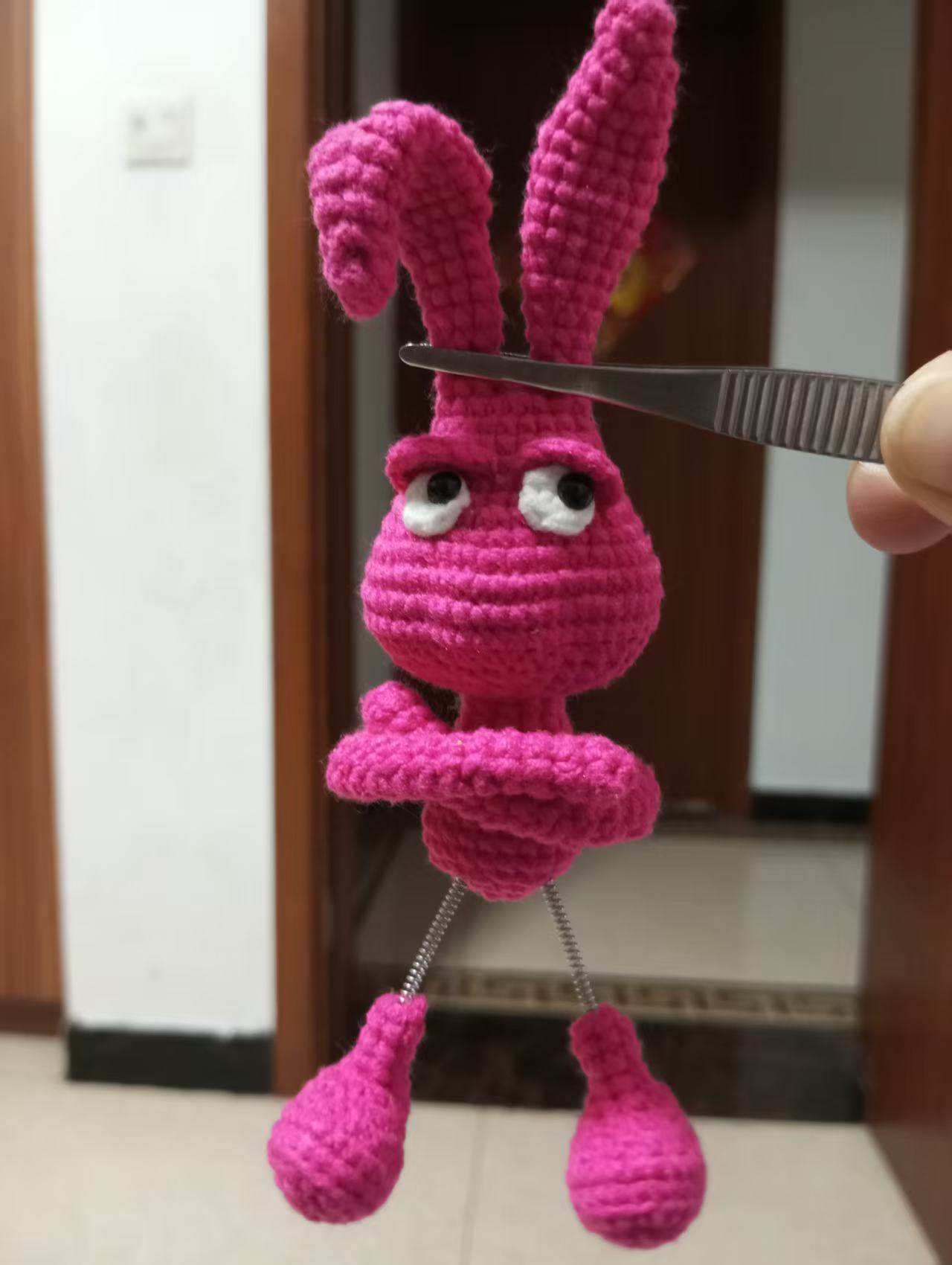 傲慢兔成品车载出风口摆件挂件钥匙扣包包挂饰精美礼物纯手工,服饰配件/皮带/帽子/围巾,DIY编织材料包,淘宝优惠券,粉丝福利购,淘宝优惠卷