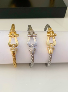 欧美情侣钛钢马蹄扣磁铁扣手镯