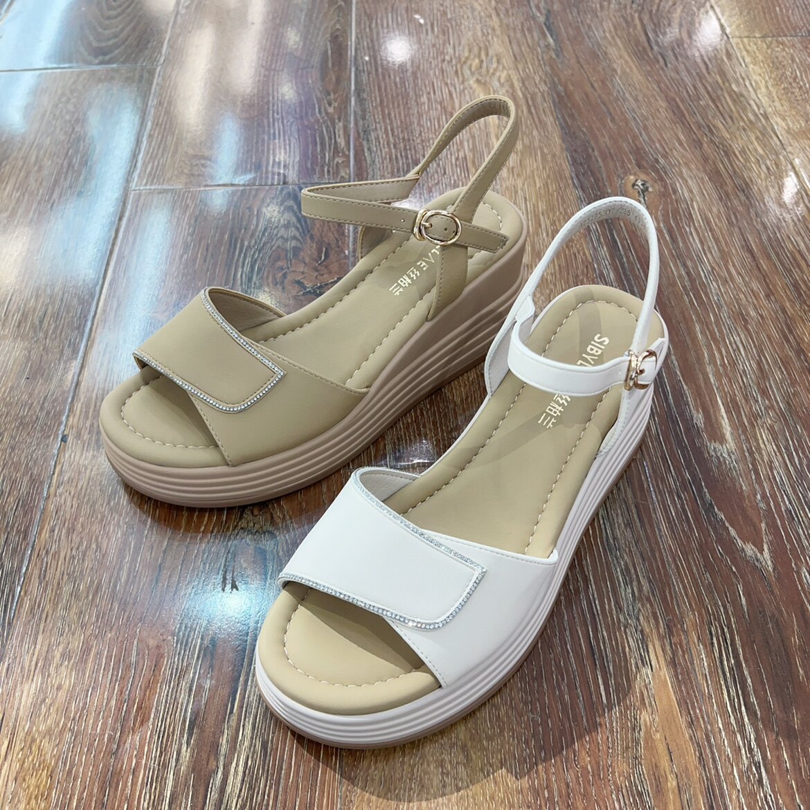 丝柏兰女鞋夏季新款凉鞋松糕底休闲女士凉鞋厚底凉鞋摇摇底女鞋