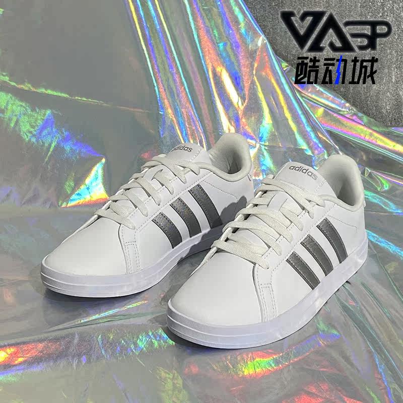 小白鞋Adidas/阿迪达斯