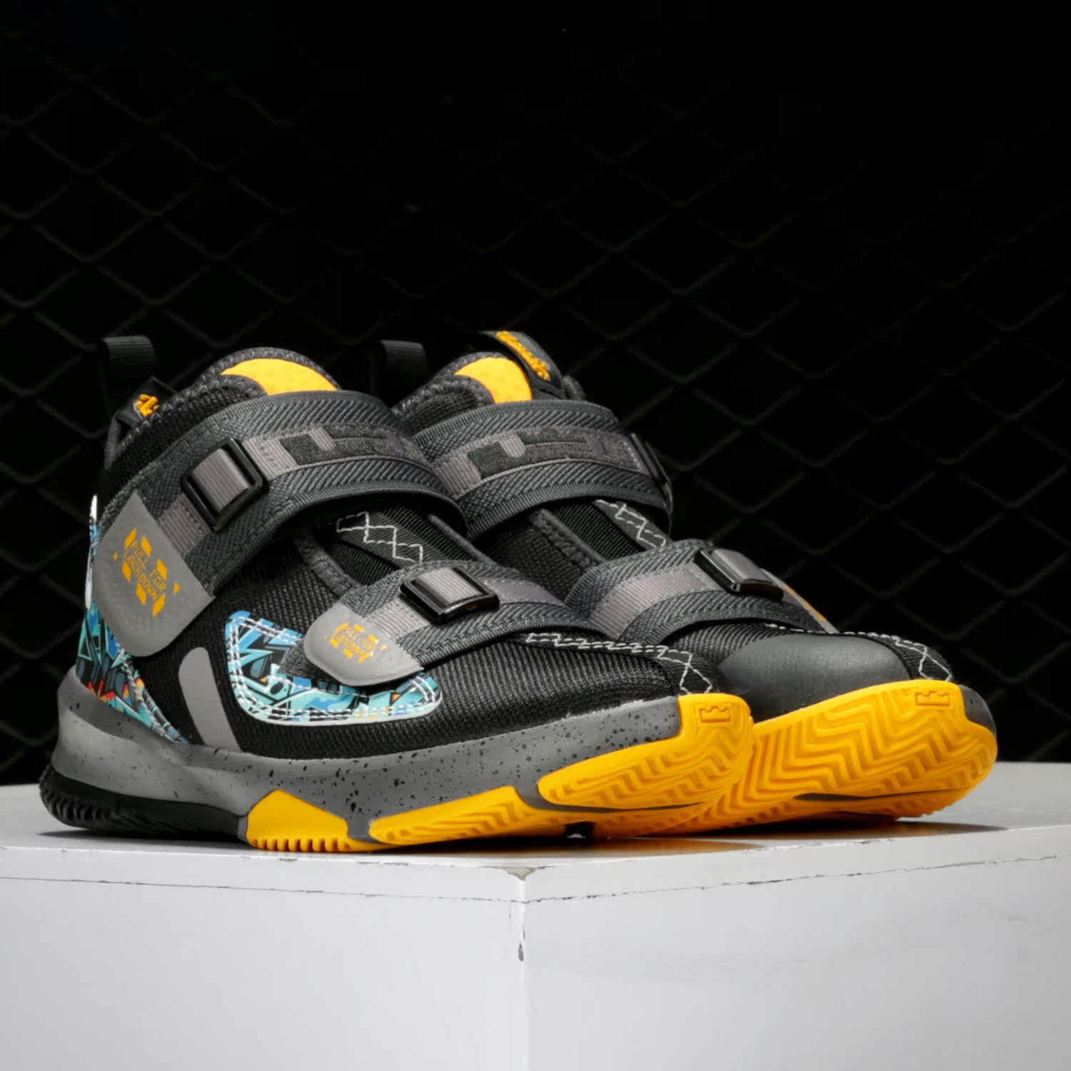 Nike/耐克正品 LEBRON SOLDIER 13 詹姆斯LBJ13湖人篮球鞋 AR7585