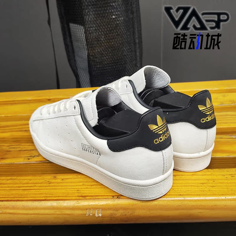 阿迪达斯三叶草男女板鞋