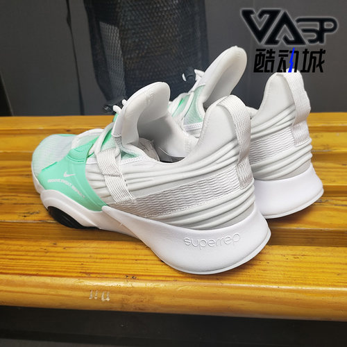 Nike/耐克女子百搭透气跑步鞋