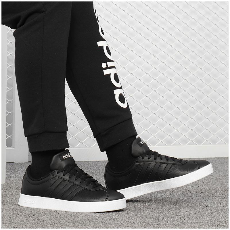 阿迪达斯男女运动休闲板鞋