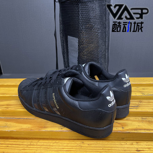 ADIDAS经典休闲运动鞋