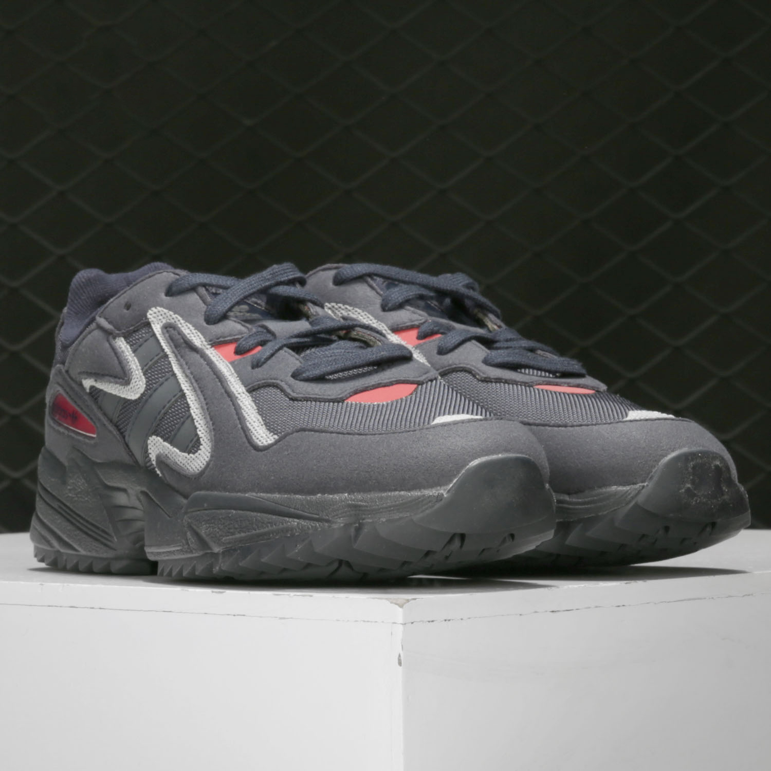 休闲鞋Adidas/阿迪达斯