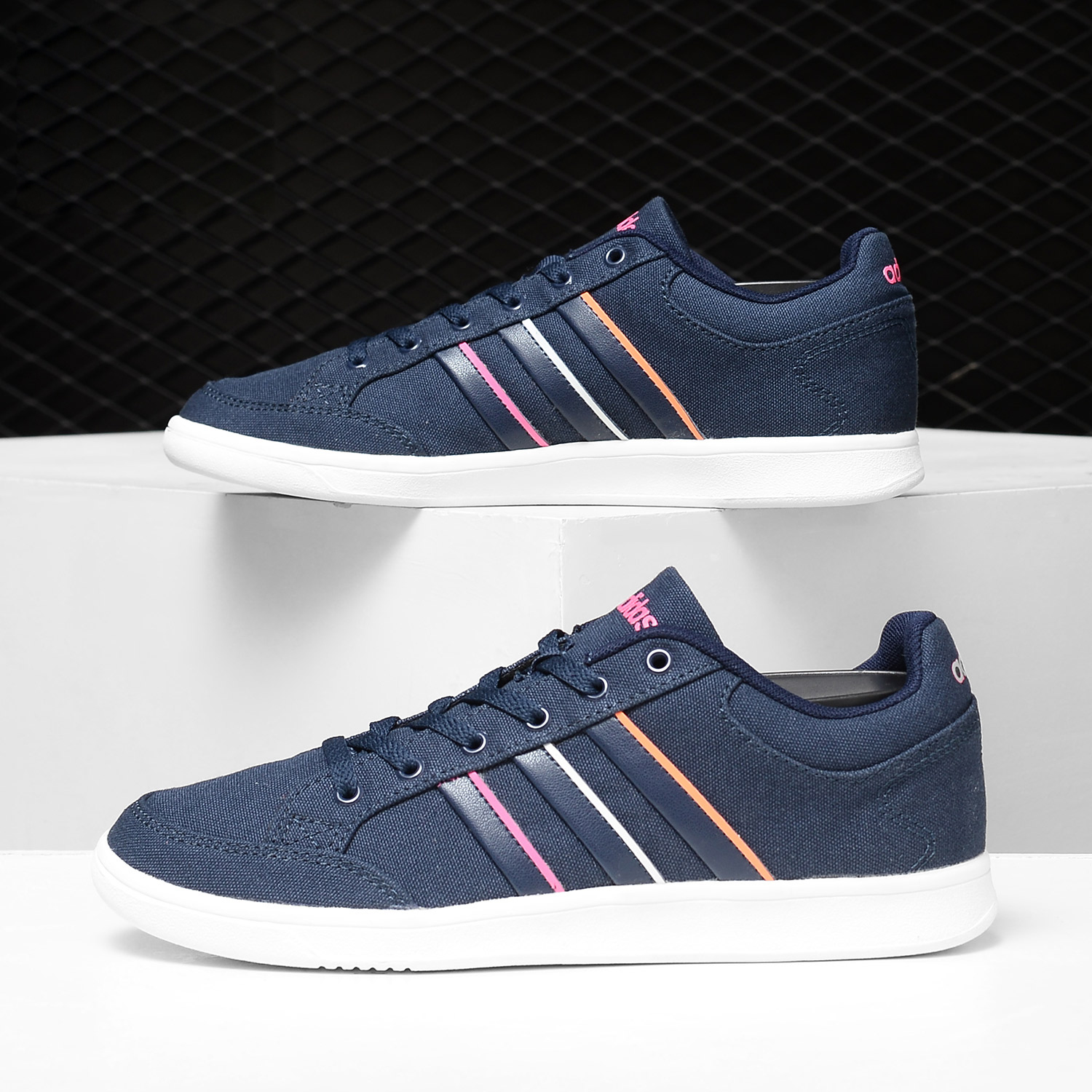 阿迪达斯正品女子运动鞋