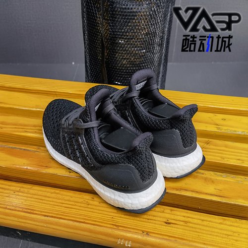 阿迪达斯UltraBoost男女跑步鞋