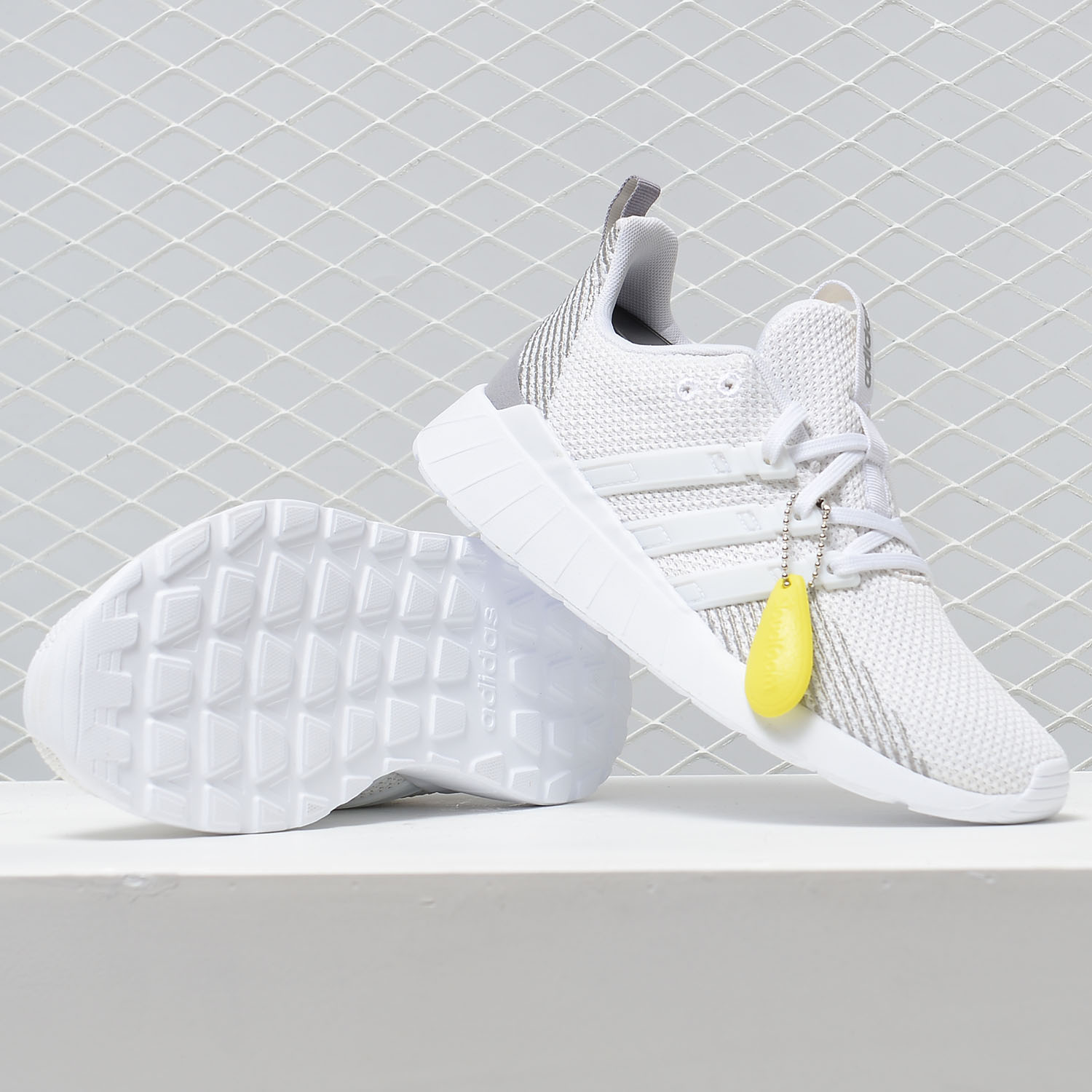 阿迪达斯男女轻便运动鞋