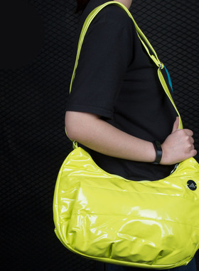 Adidas/阿迪达斯正品 新款女子休闲运动百搭简约单肩包X74307