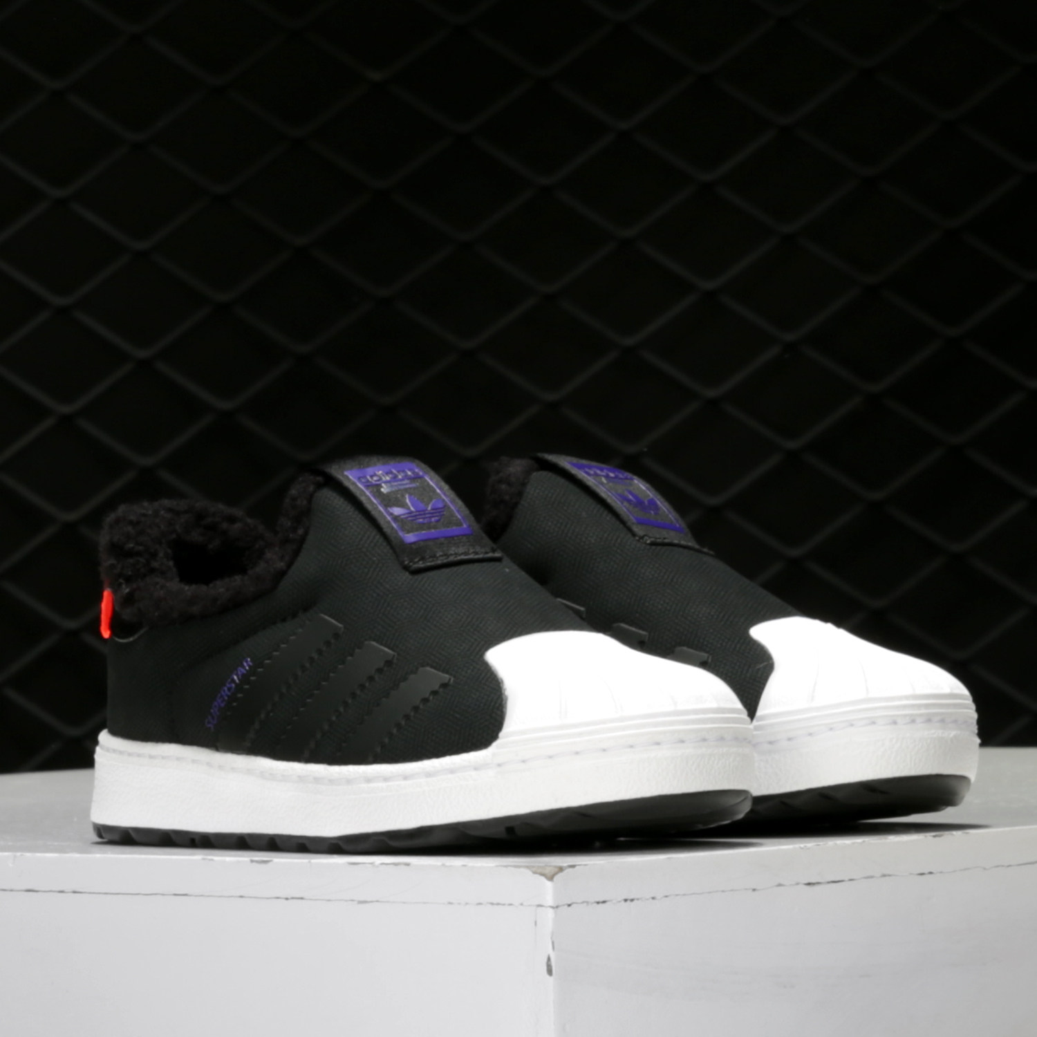 Adidas/阿迪达斯正品SUPERSTAR WINTER 小童休闲经典鞋 B22503 - 实物图