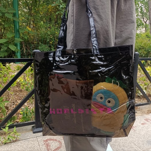 日单库存有点压皱巴的AJ周边半透明防水包背包沙滩游泳单肩包