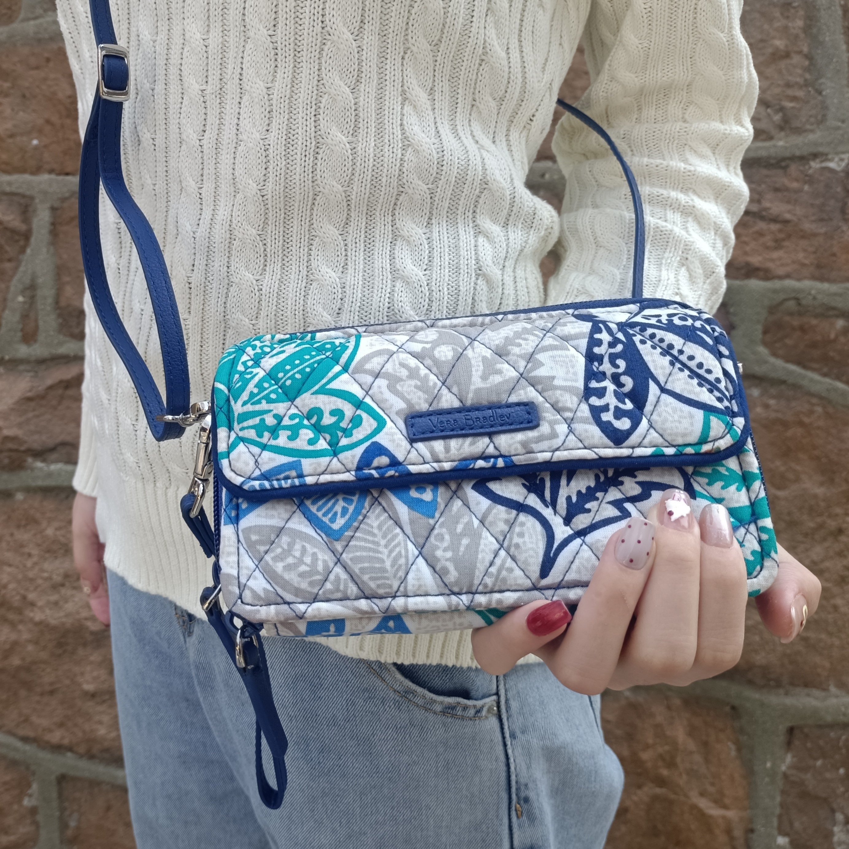 美单库存vera bradley有瑕疵 超多隔层 有长肩带手机包卡包护照包