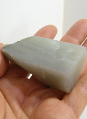 87克正宗新疆和田青白玉原石去皮雕刻明料印章或吊坠料NO:21-12