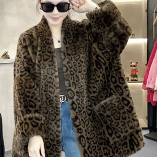 落落大方有扣子新款冬季保暖轻奢小豹纹毛毛外套女中长款皮草大衣