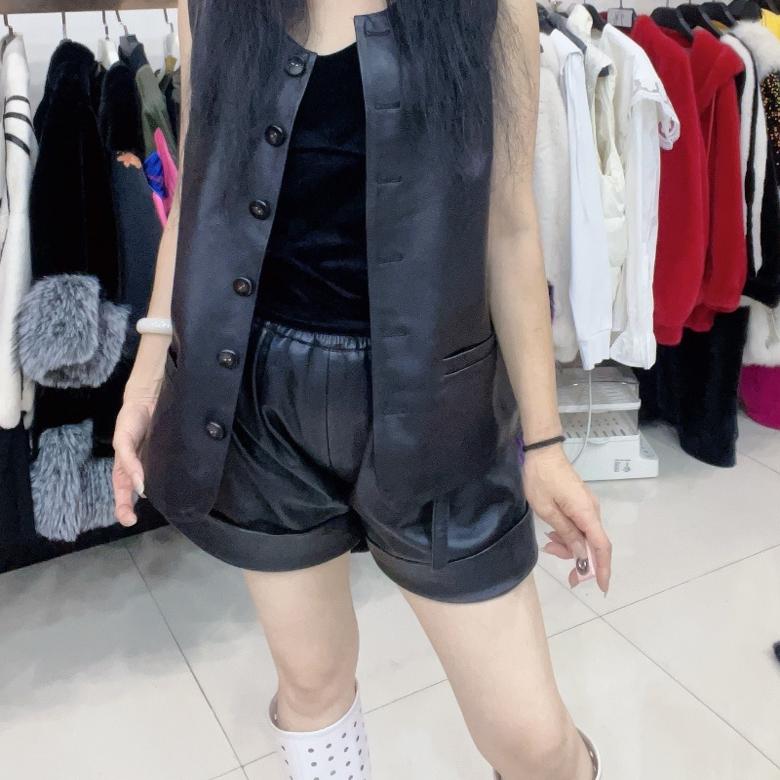 大彤彤同款真皮马甲女绵羊皮圆领单排扣无袖马夹坎肩外套百搭时尚