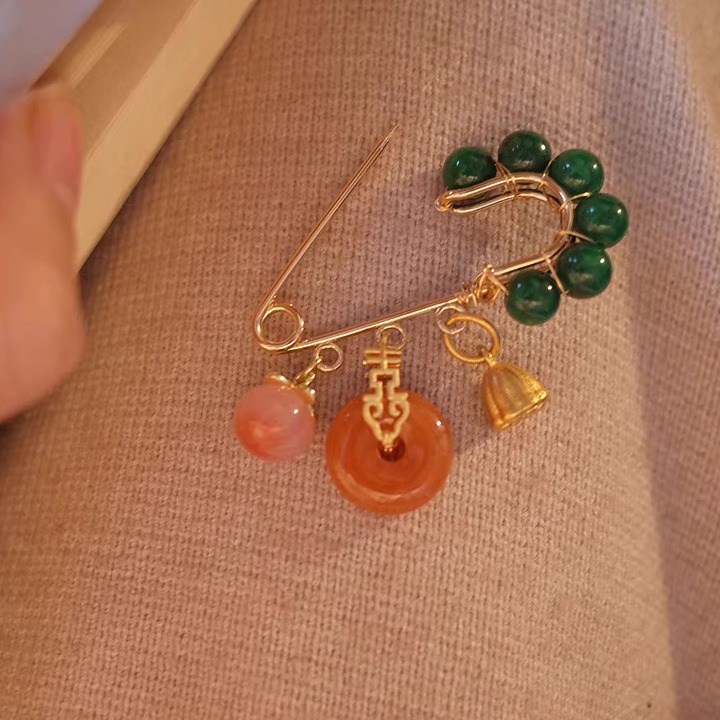 【小“桃”喜】原创设计复古中式多宝石搭配桃子喜字平安扣别针