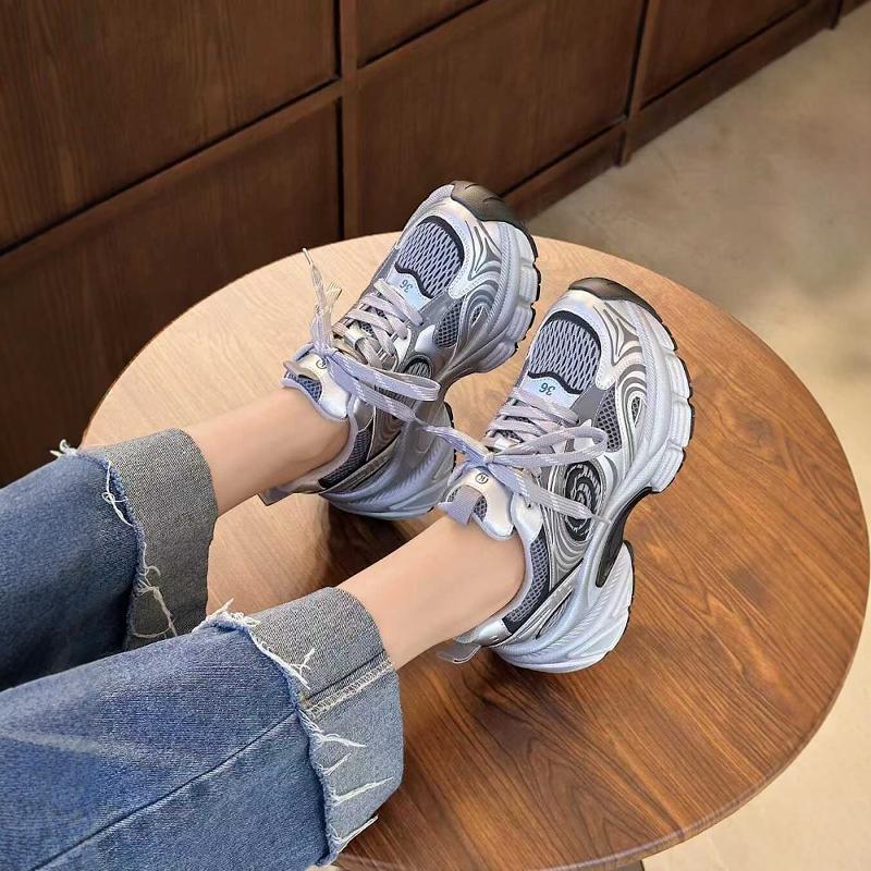 休闲百搭新品显脚小大码女鞋时尚