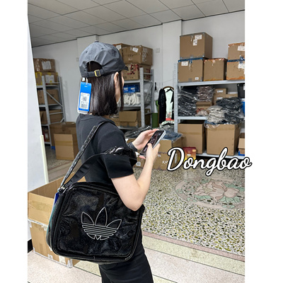 经典亮泽感运动斜挎包