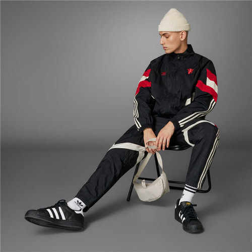 8月曼联运动夹克外套ADIDAS男子