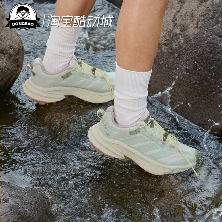 自由人超轻防水徒步鞋阿迪达斯