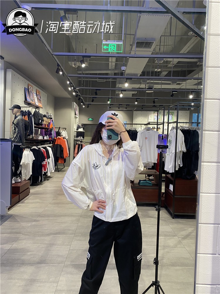 3月ADIDAS三叶草 可爱卡通大眼睛logo印花女子运动风衣外套GK4980