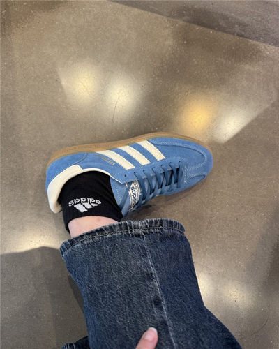 造型摩登的经典运动鞋