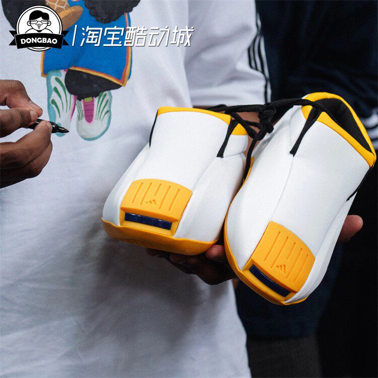 8月ADIDAS阿迪达斯CRAZY 2.0 SHOES经典篮球风中高帮运动鞋JI0337