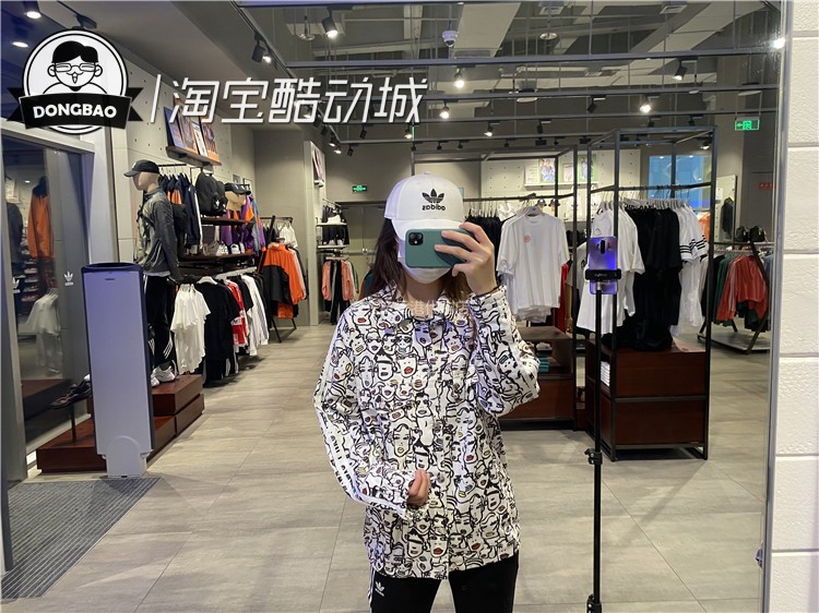 3月ADIDAS三叶草 女子休闲运动限量版人脸LOGO印花外套夹克FL4136