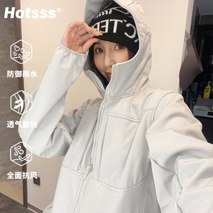 Hotsss加绒加厚软壳衣男女春秋运动户外防风防水外套登山服冲锋衣