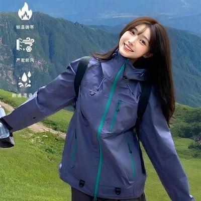 HOTSSS日本冲锋衣女款超好看小个子三合一可拆卸防风硬壳骑行