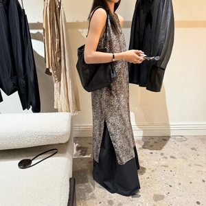 欧洲站2026春季新款欧货时尚显瘦无袖拼接撞色豹纹开叉长款连衣裙