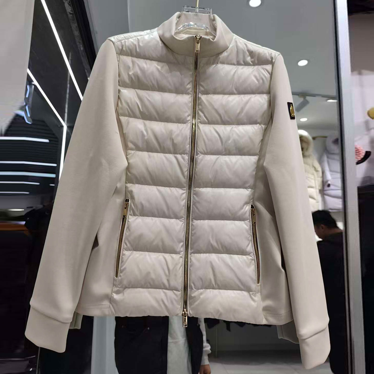 90白鸭绒轻薄拼接菱形格羽绒服女外套2025秋冬保暖抗寒显瘦瑜伽服