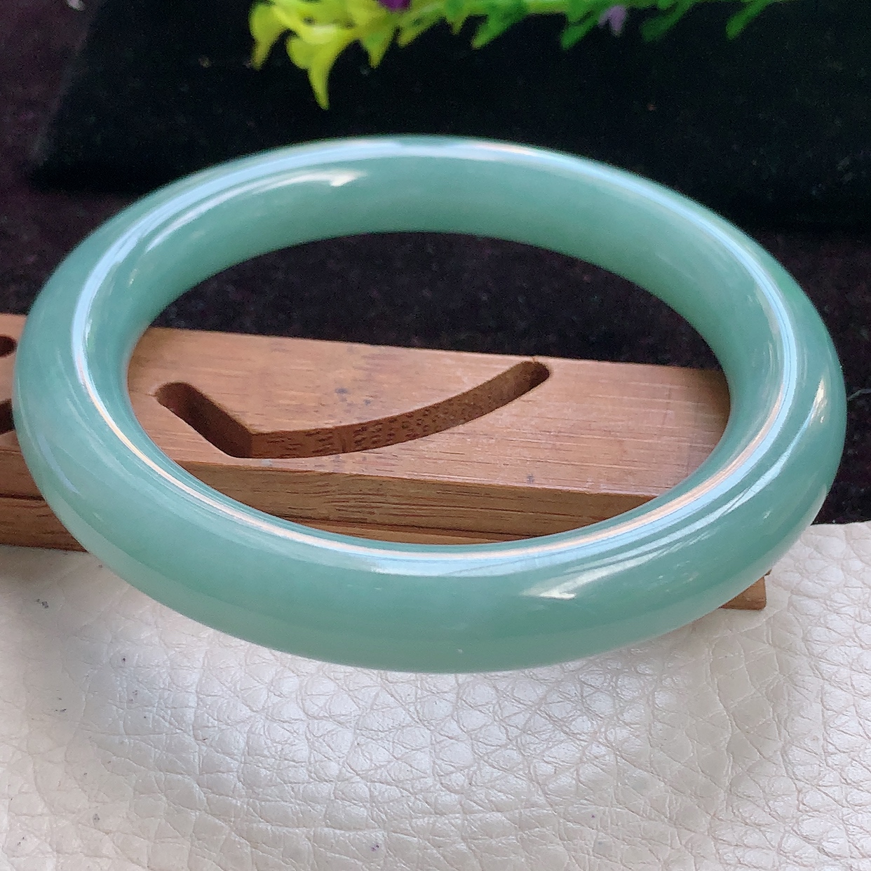 js实拍58*10.3圆缅甸翡翠手镯淡青绿色圆条手镯满色精美时尚镯子