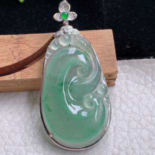 8.2缅甸翡翠冰种晴水如意吊坠 豪华镶金玉坠 28.3 zz3实拍连金60