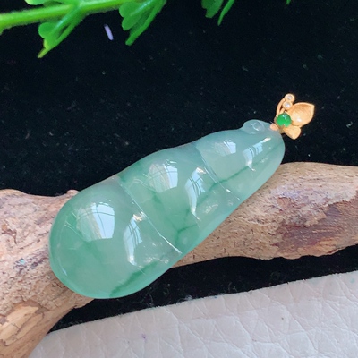 axm实拍36.7*14.5*4.6缅甸翡翠A货精雕冰飘花平安豆 福豆玉吊坠