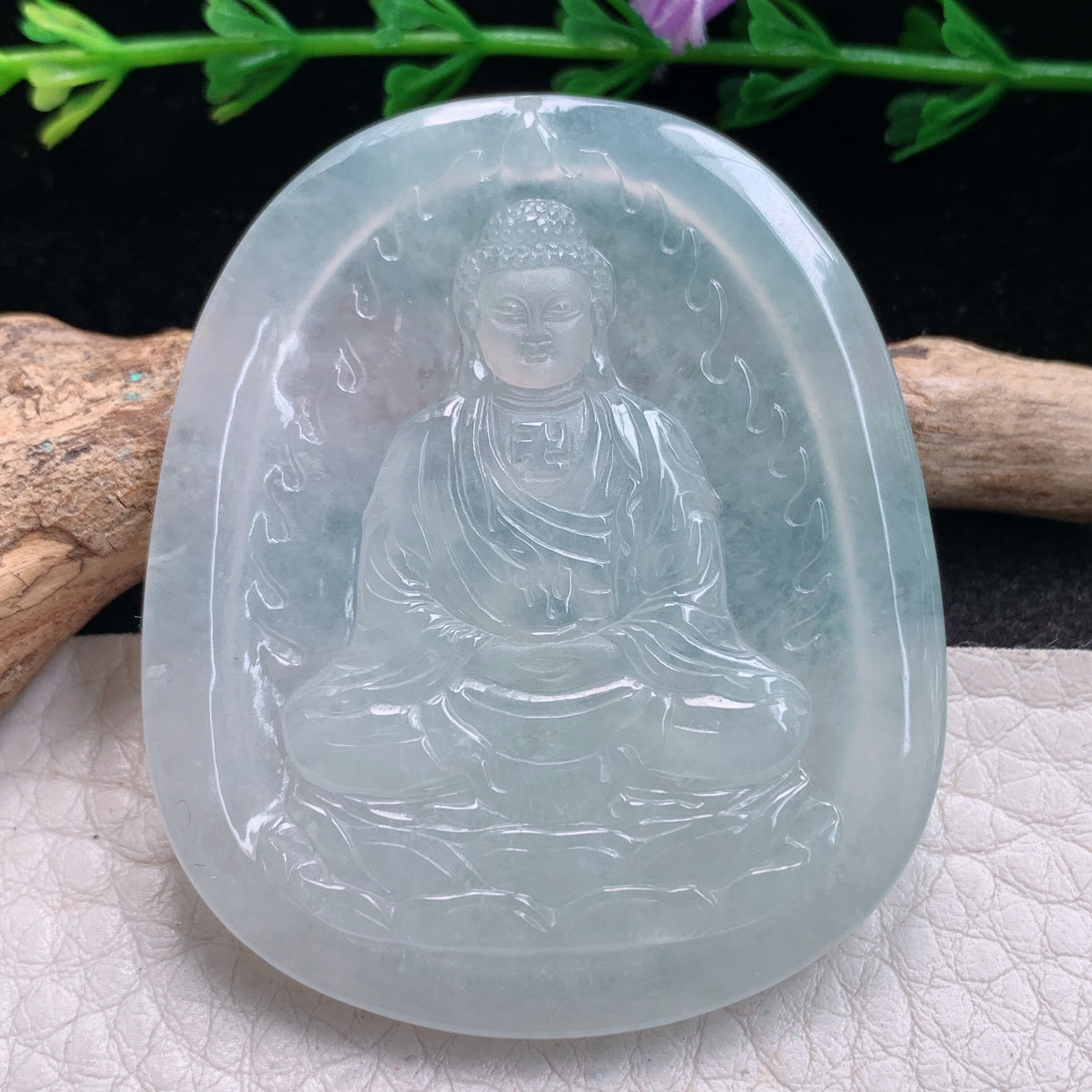 py实拍50*42.5*5缅甸翡翠精雕冰透大日如来佛祖玉项坠 玉挂件