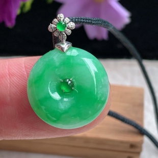 5.5缅甸翡翠满绿精美平安扣小吊坠 锁骨坠 16.6 zz3实拍连金23.6