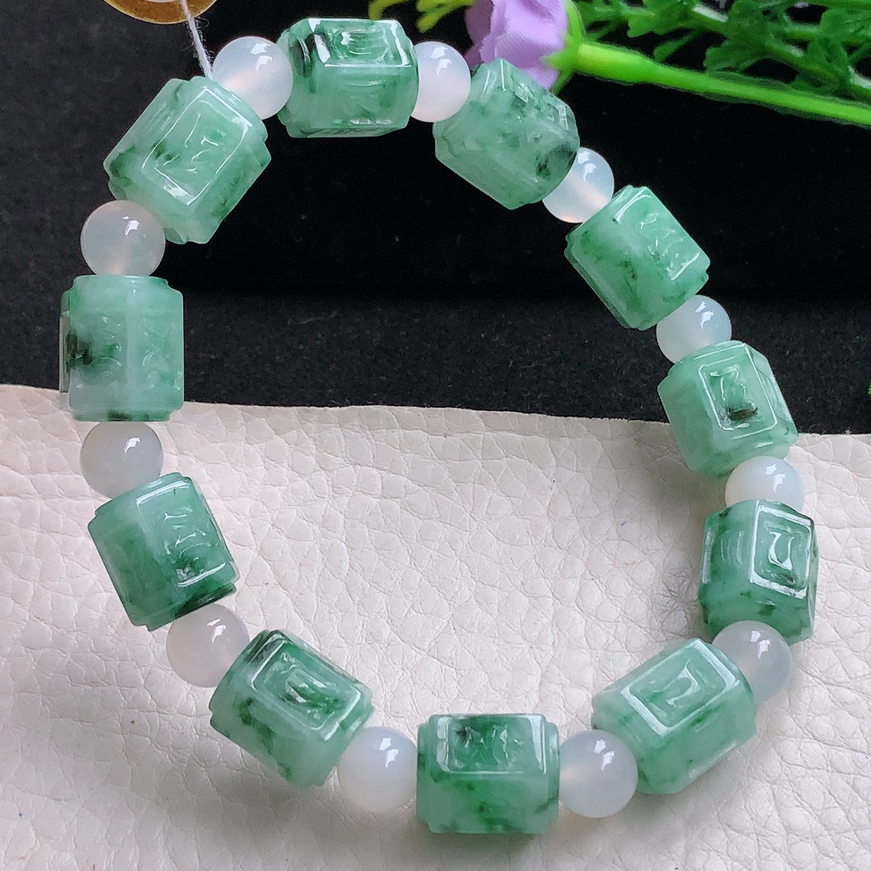 ss自然光13*11mm天然缅甸翡翠飘花六字真言玉手链 玉手串