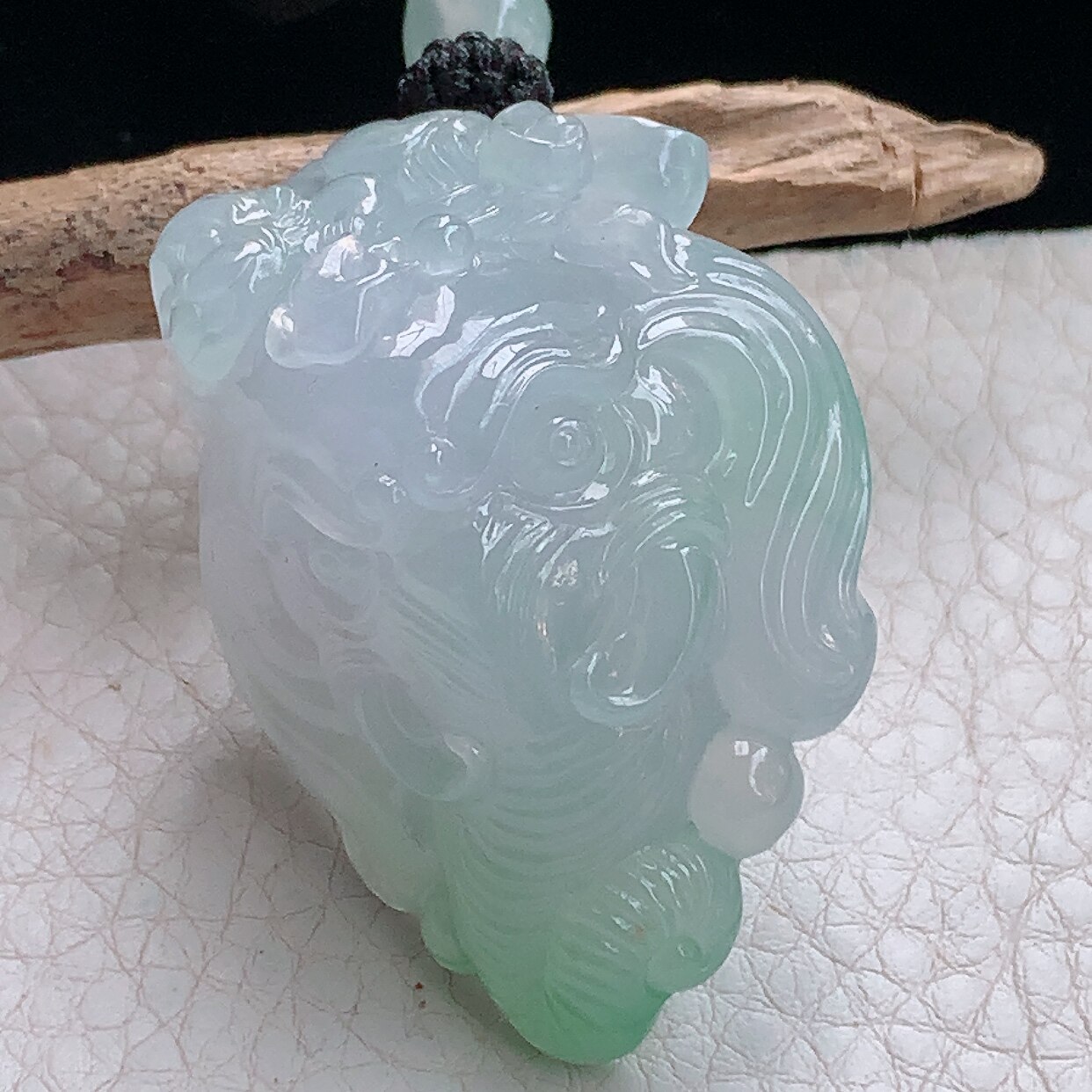 yl实拍45*34*22.3缅甸天然翡翠精雕果冻胶飘绿龙头玉吊坠龙首挂件