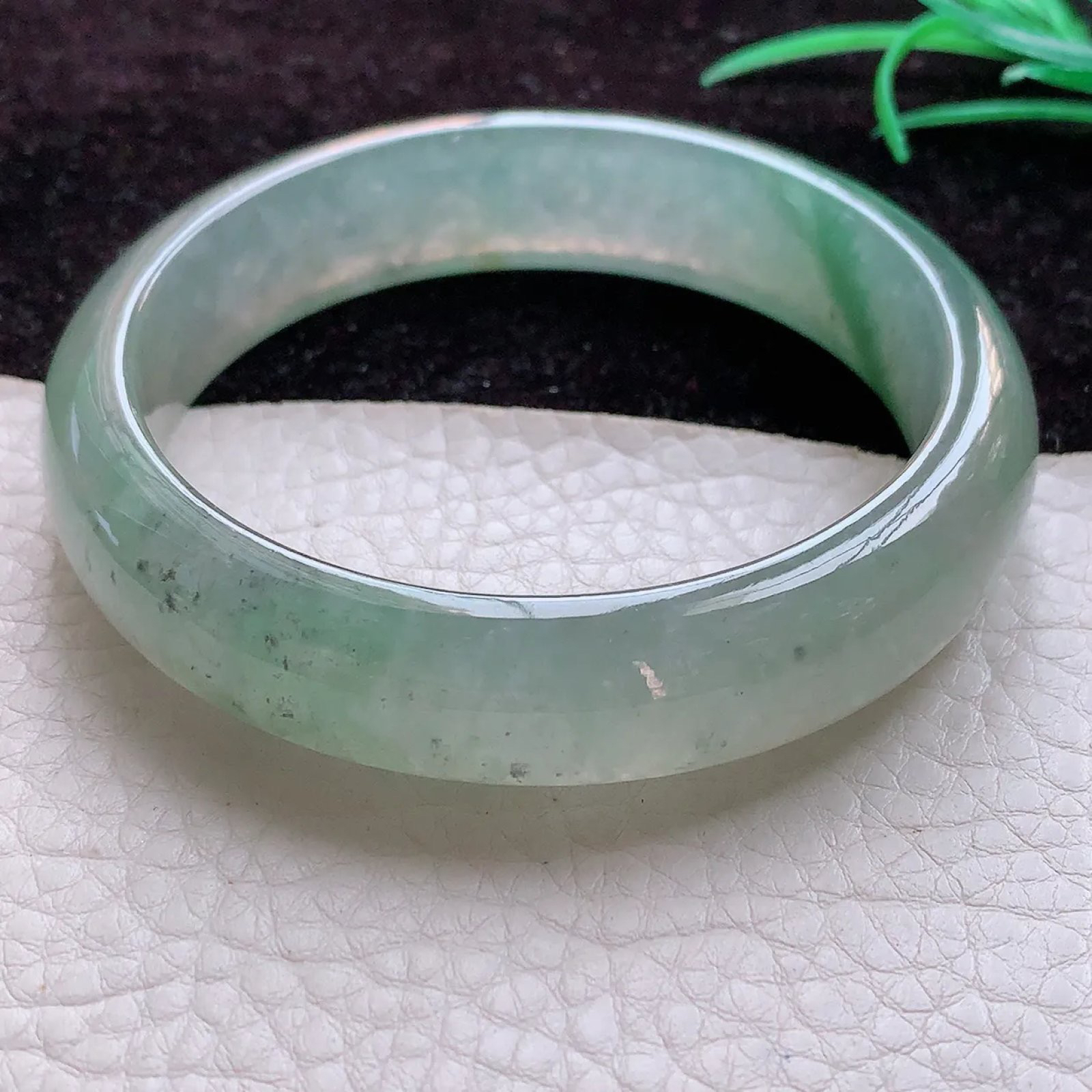 自然光平安镯hh缅甸A货翡翠冰润飘绿宽边玉镯玉手镯59*14.6*8.5mm