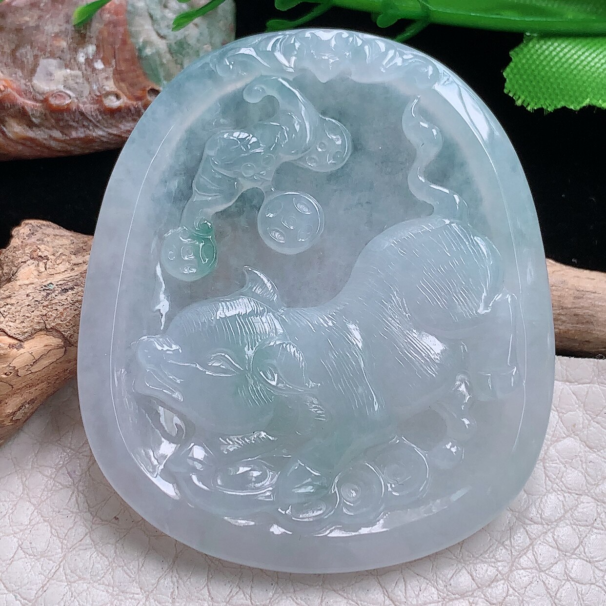 yn实拍54.5*47.5*5.5缅甸翡翠a货精雕冰飘花招财猪 生肖猪玉吊坠
