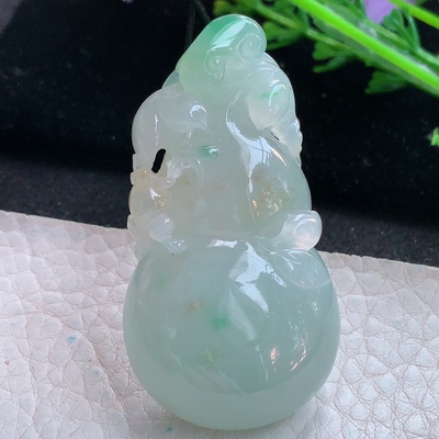 lz实拍53.5*29*12.2缅甸翡翠精雕冰胶飘绿大葫芦玉项坠 玉挂件