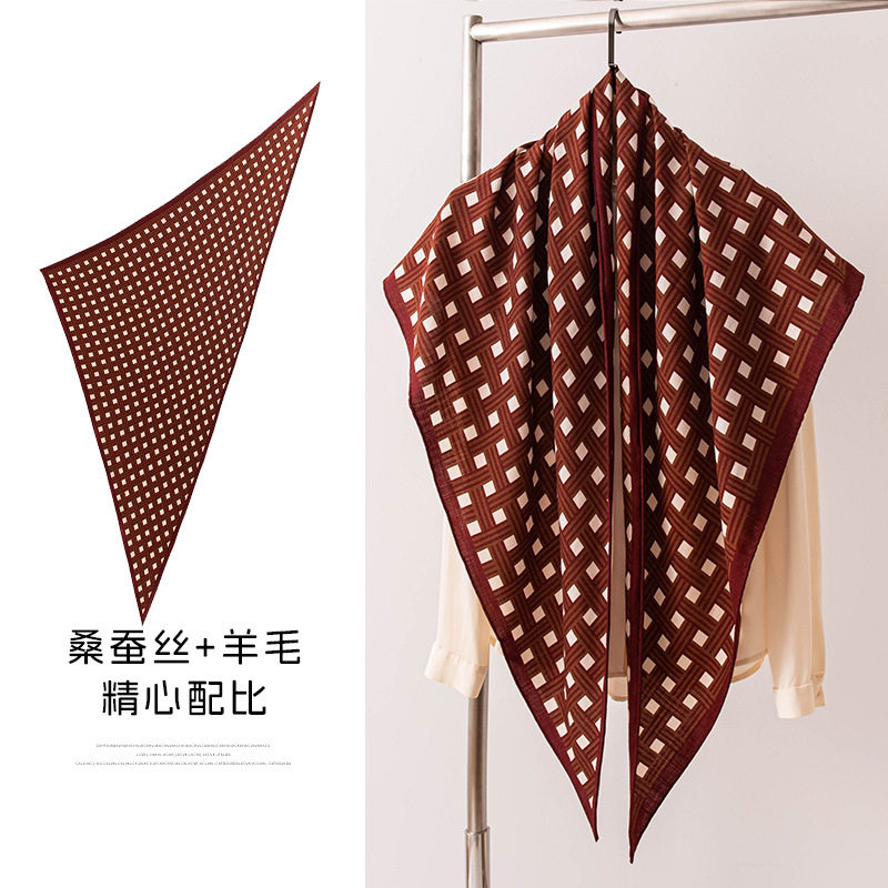 手工卷酒红小方格羊毛三角巾保暖遮阳百搭披肩轻奢气质时尚围巾女