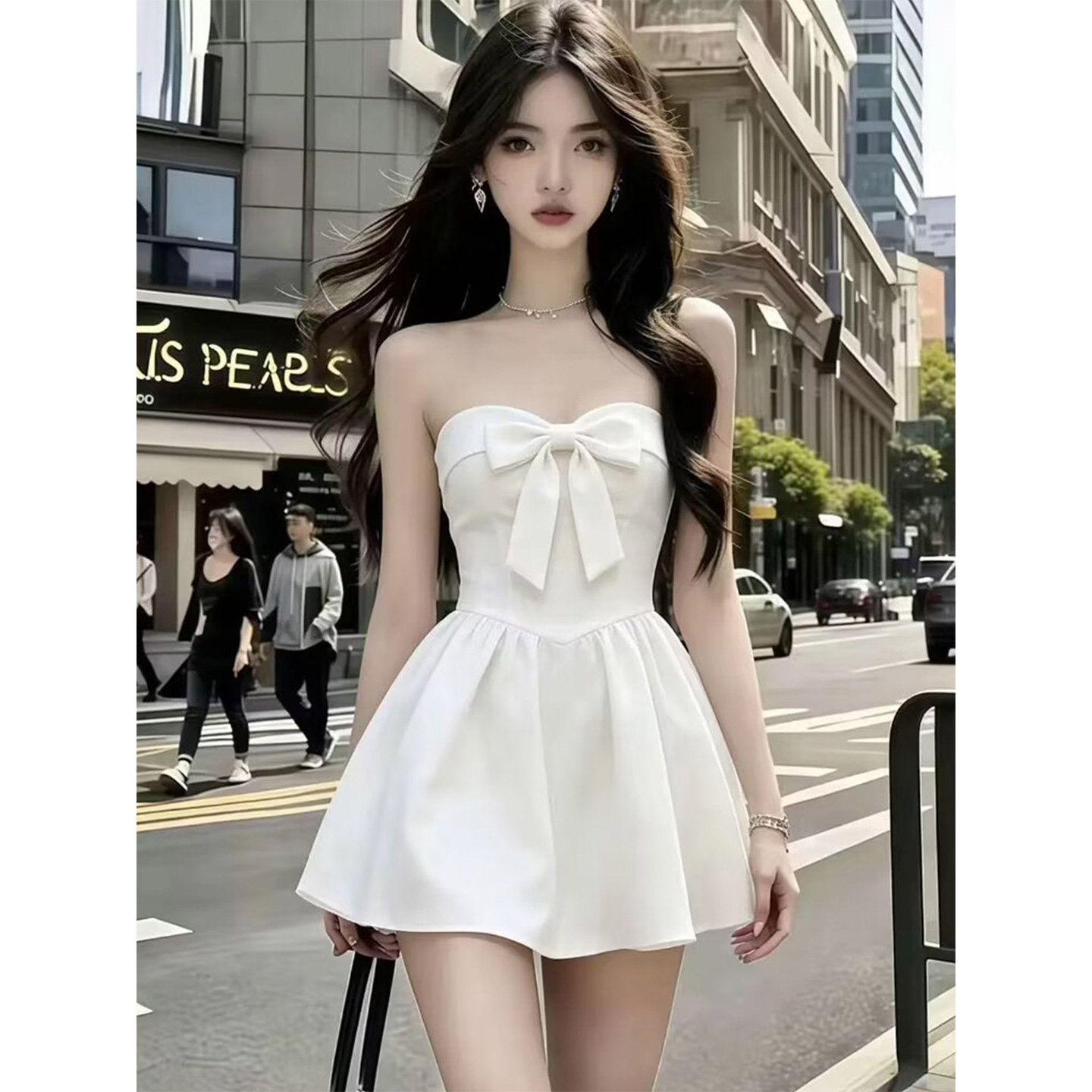 辣妹性感抹胸蝴蝶结白色连衣裙女图片