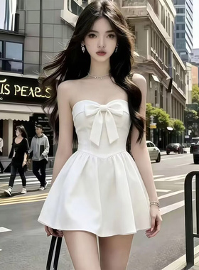 气质辣妹性感抹胸蝴蝶结白色连衣裙女夏季新款修身显瘦短款A字裙