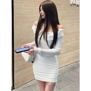 纯欲气质一字肩白色长袖连衣裙女甜美风荷叶边收腰显瘦短款包臀裙